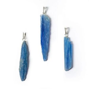 Pendentif pierre précieuse de Kyanite bleue brut ou (Disthène) vendu à l'unité - boutique La Porte des secrets