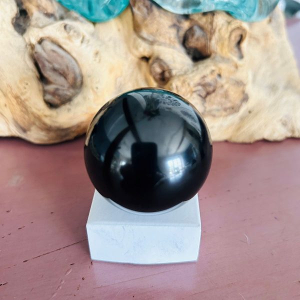 Shungite sphère environ 4 cm en provenance de Russie (Carélie) boutique La Porte des Secrets