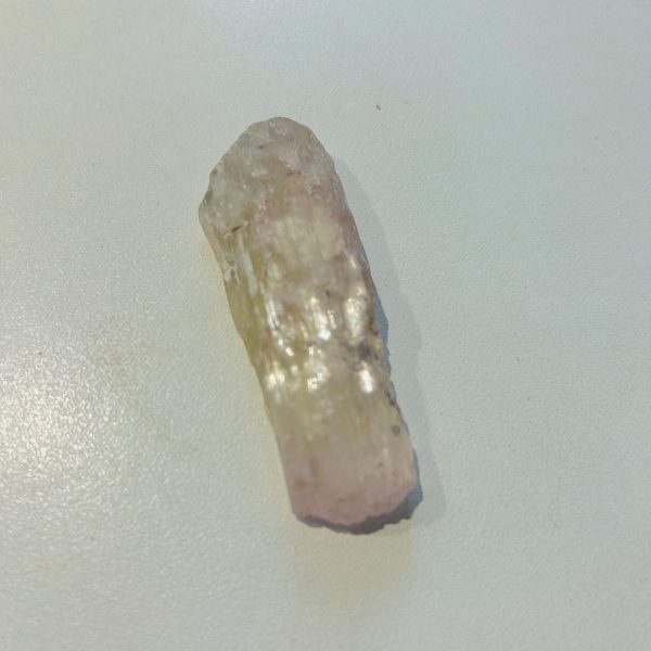 Damburite baguette XL de Madagascar - longueur 7 cm, largeur 3 cm, poids 40 grammes - boutique La Porte des Secrets