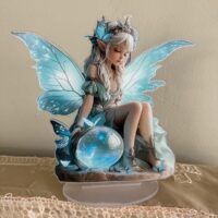 Fée médium réaliste en pléxy sur support. Boutique ésotérique La Porte des Secrets