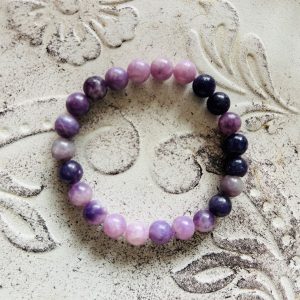 Bracelet en Lépidolite naturelle perles 8 mm - Boutique de pierres et minéraux La Porte des Secrets