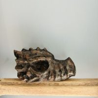 Dragon en Yooperlite (pierre de lumière) 8 cm - Sculpture artisanale - Boutique de minéraux La Porte des Secrets