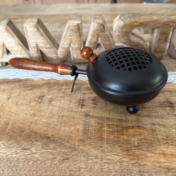 Brule encens en métal noir et manche en bois 27 cm x 11.5 cm x 8 cm. Boutique ésotérique La Porte des Secrets