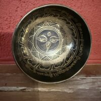 Bol chantant Tibétain Médecine gravé 15 cm fait main en IndeBoutique ésotérique La Porte des Secrets
