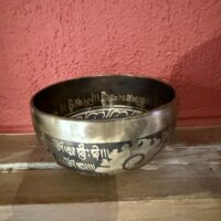 Bol médecine Tibétain gravé mantras et oeil de Bouddhat 15 cm. Boutique ésotérique La Porte des Secrets