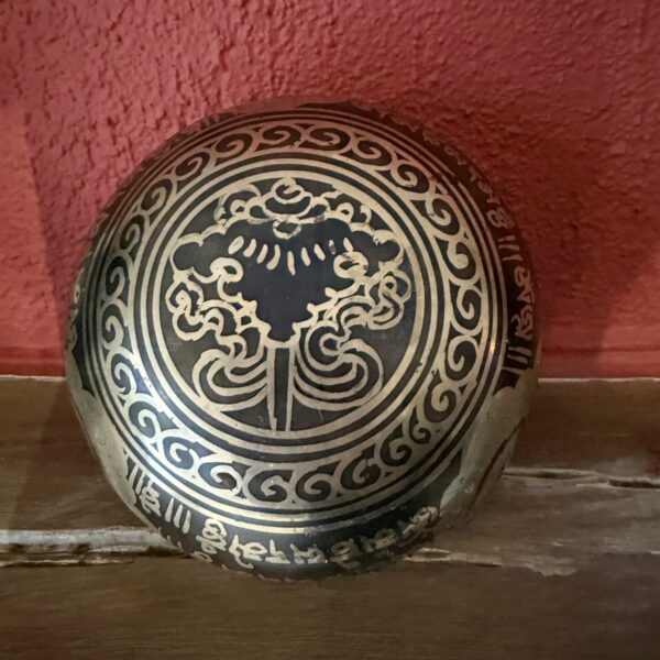 Bol médecine Tibétain traditionnel gravé Oeil de Bouddha. 15 cm. Boutique ésotérique La Porte des Secrets