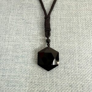 Pendentif Seau de Salomon en Obsidienne noire 3 cm avec cordon. Boutique La Porte des Secrets