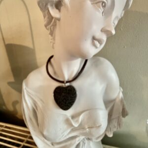 pendentif lave noire coeur 3cm. Boutique La Porte des Secrets
