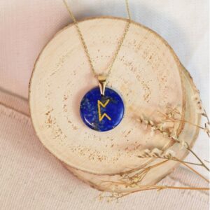 Pentacle runique Intuition - lapis-lazuli naturel. Chaîne dorée. Taille de la pierre : 2.5 cm. Boutique de de minéraux La Porte des Secrets