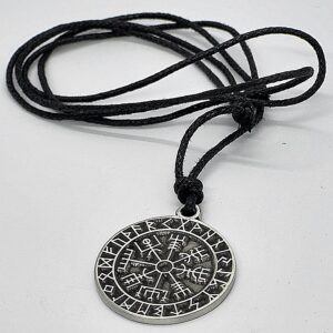 Pendentif boussole viking avec Aegishjalmur symbole de protection. Boutique La Porte des Secrets