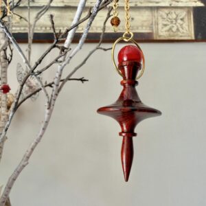 Pendule Visconti en bois précieux et cristal de Murano - pour radiesthésie et travaux concernant l’Alchimie et la Magie. Réponses précises et franches. boutique ésotérique La Porte des Secrets