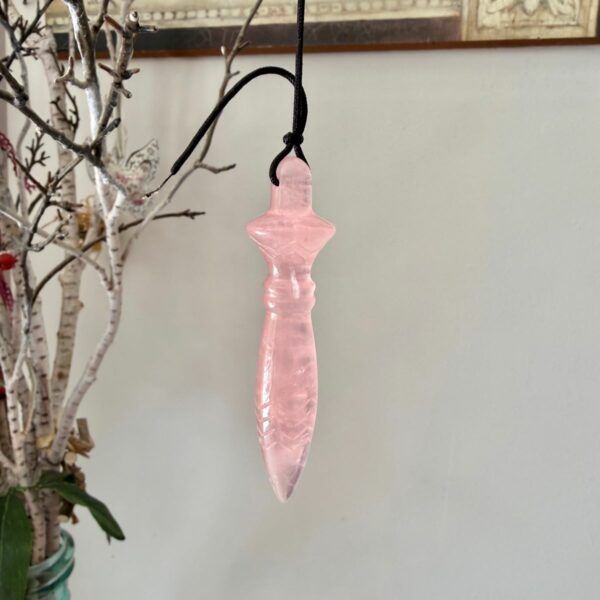 Pendule Thot en quartz rose - pendule gravé, reproduction excact. Boutique La Porte des Secrets