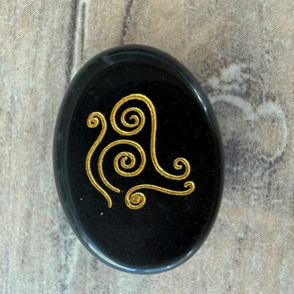 Rune sorcière en obsidienne noire - Vol (Oiseau) - Imagination, Libération, Communication. Boutique La Porte des Secrets