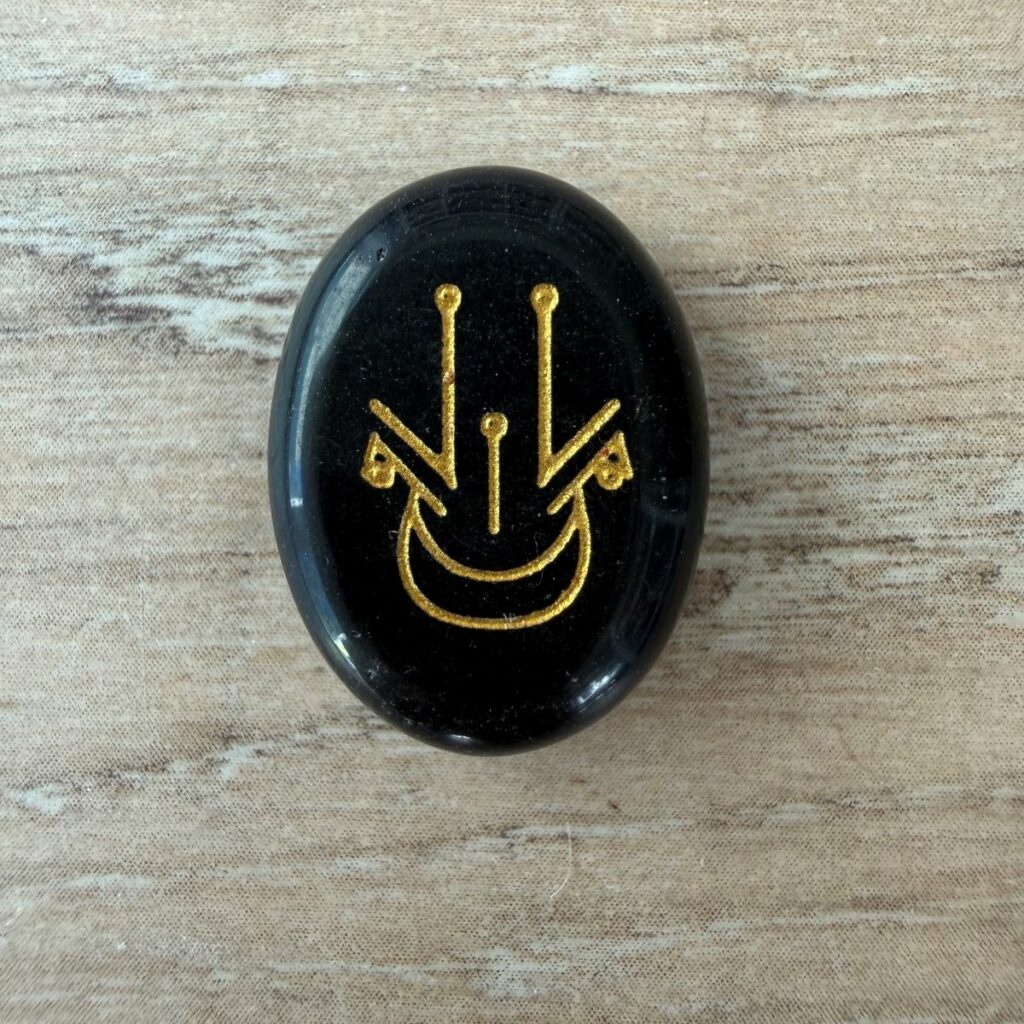 Rune sorcière en Onyx noir- Récolte, Abondance, Récompense, Croissance. Boutique La Porte des Secrets