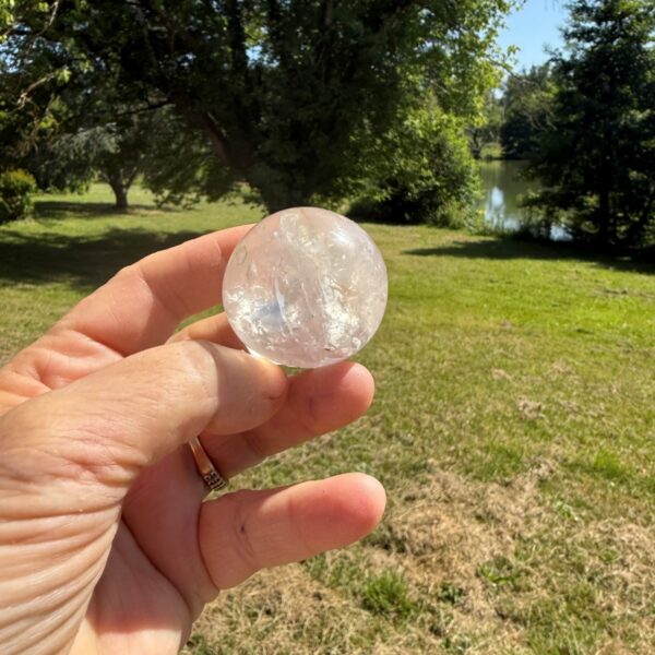 Sphère en Cristal de Roche 4 cm – Pierre Naturelle du Mexique. Boutique La Porte des Secrets