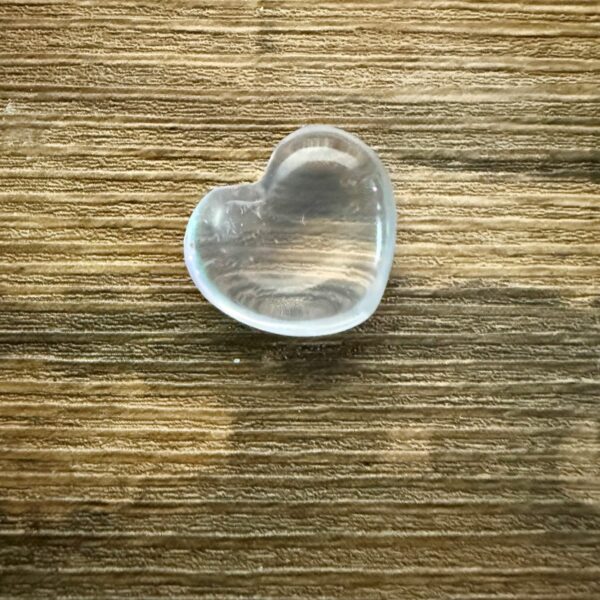 Coeur en cristal de roche poli 2 cm - Quartz clair naturel du Brésil. Boutique La Porte des Secrets