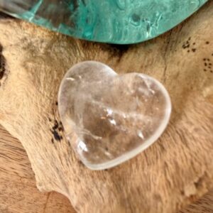 Coeur en cristal de roche poli 3 cm - Pierre de clarté et d’énergie positive. Quartz clair naturel du Brésil. Boutique La Porte des Secrets