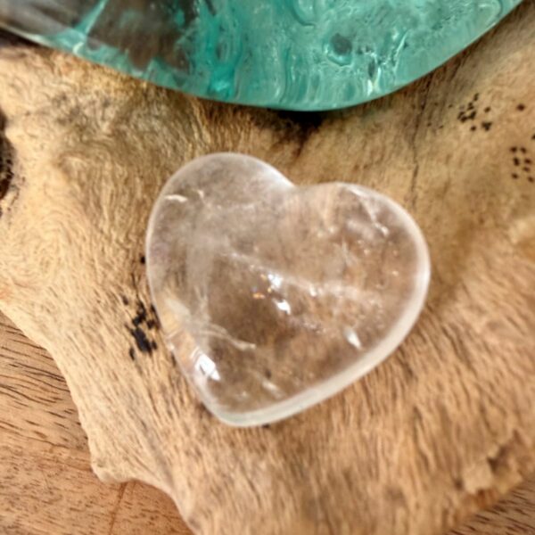 Coeur en cristal de roche poli 3 cm - Pierre de clarté et d’énergie positive. Quartz clair naturel du Brésil. Boutique La Porte des Secrets