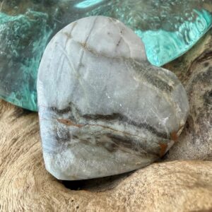 Cœur Serpentine Naturelle 4 cm du Pérou – Pierre d'Harmonie et de Sérénité. Boutique La Porte des Secrets