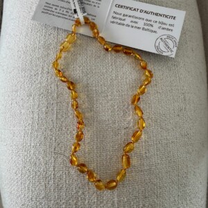 Collier bébé en ambre miel naturel 32-33 cm – Ambre de la Baltique. Boutique La Porte des Secrets