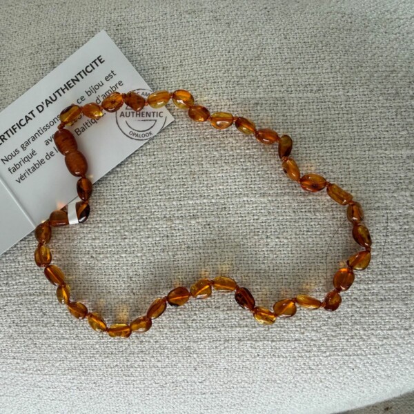 Collier bébé en ambre naturel dark 32-33 cm – Ambre de la mer Baltique. Boutique La Porte des Secrets