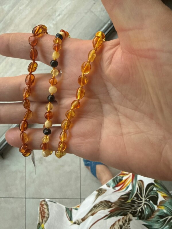 Les Colliers en ambre naturel et homologués pour bébé de la Boutique la Porte des Secrets - vendu à l'unité. Taille 32-33 cm. Boutique La Porte des Secrets